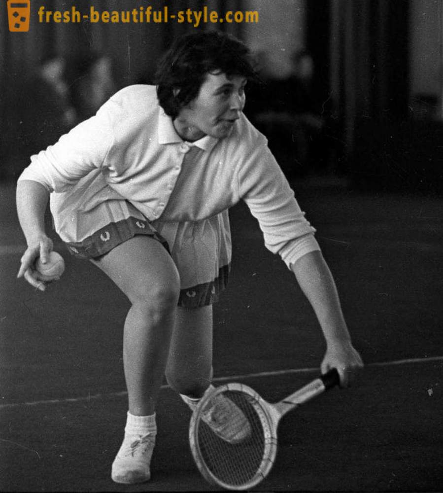 Anna Dmitrieva: elulugu, sünniaeg, ulatudes karjääri tennis ja sport kommentaator