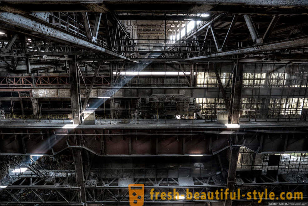 Jalutage läbi mahajäetud tehase Belgias