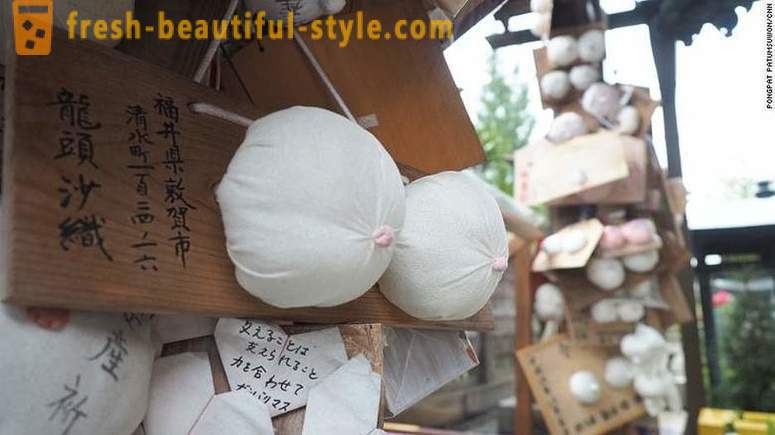 Jaapanis on tempel pühendatud naiste rindade ja see on hea
