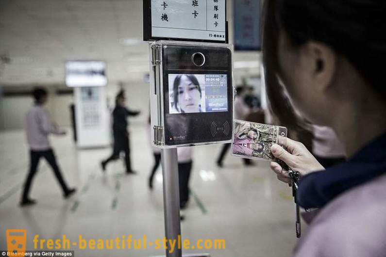 Briti meedia näitas inimeste igapäevaelu, kes paneb kokku iPhone Hiinas