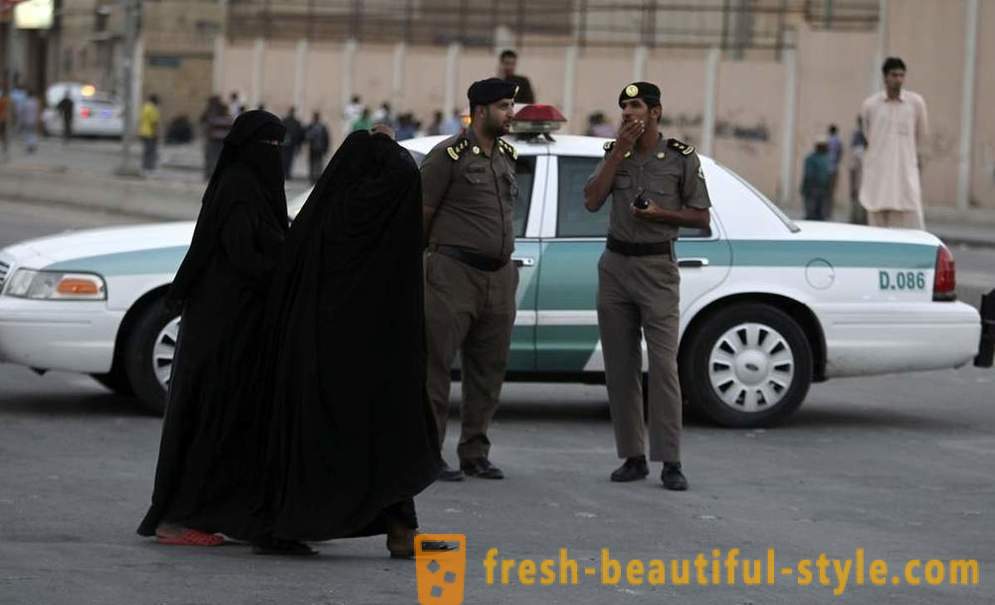 10 asja, mida ei saa teha, et naised Saudi Araabia