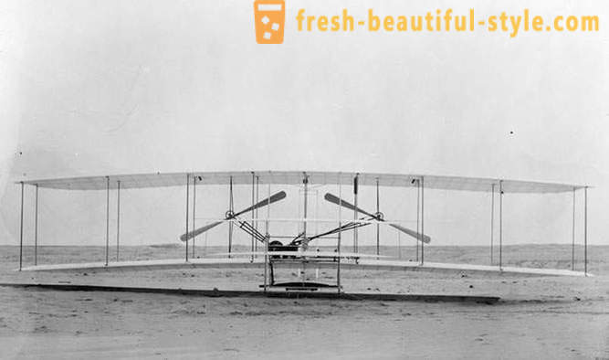 Esimene mehitatud lennu lennukiga