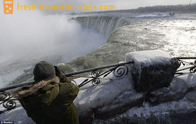 10 põnevat pilti külmutatud Niagara Falls