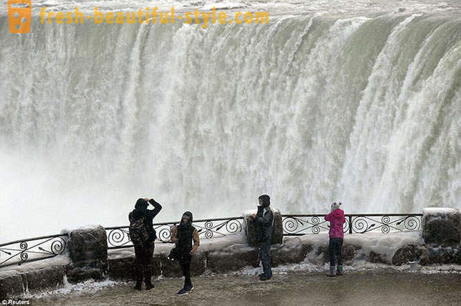 10 põnevat pilti külmutatud Niagara Falls