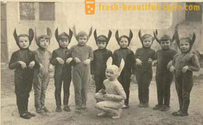 Vanim ja kummaline kostüümid Halloween
