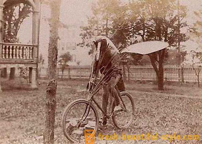 Vanim ja kummaline kostüümid Halloween