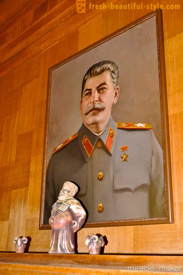 Tour of dacha Stalini