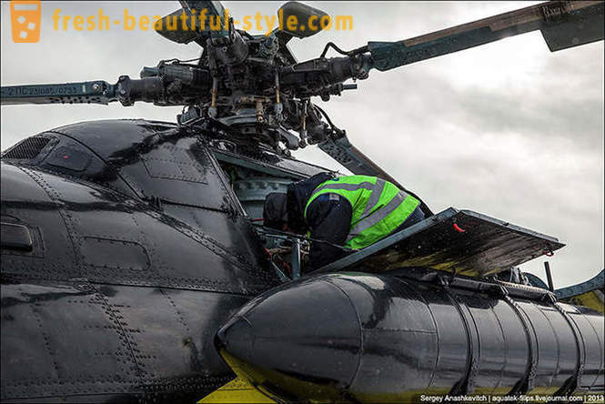 Lendamine helikopteriga Mi-8 lumel Surgut